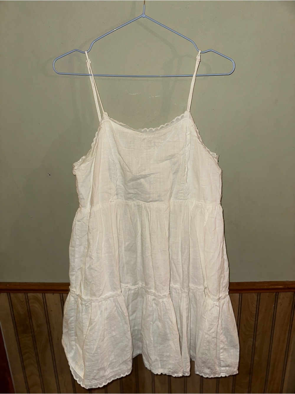 Newbury Kustom Cream Lace-Trim Tiered Slip Dress